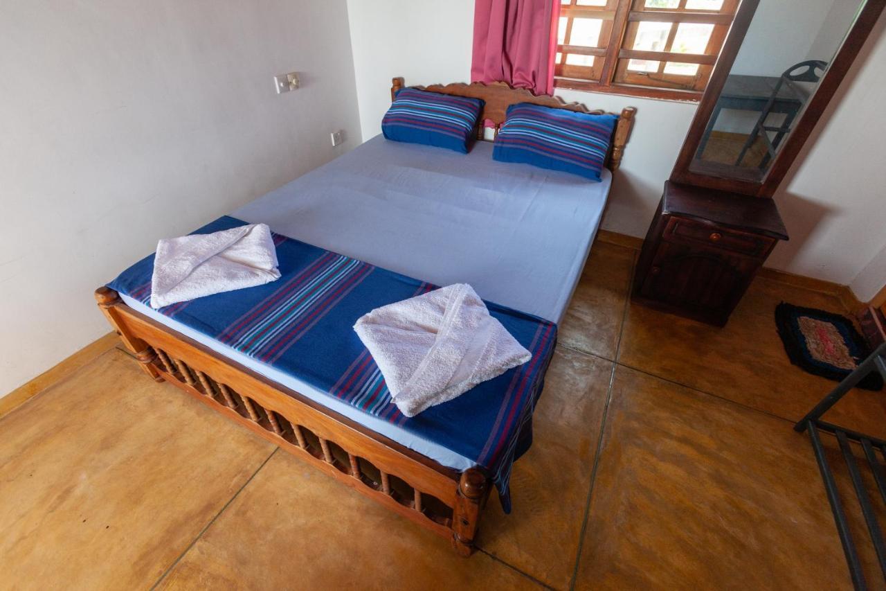 Bluewhale Beach Hotel Tangalle Bagian luar foto