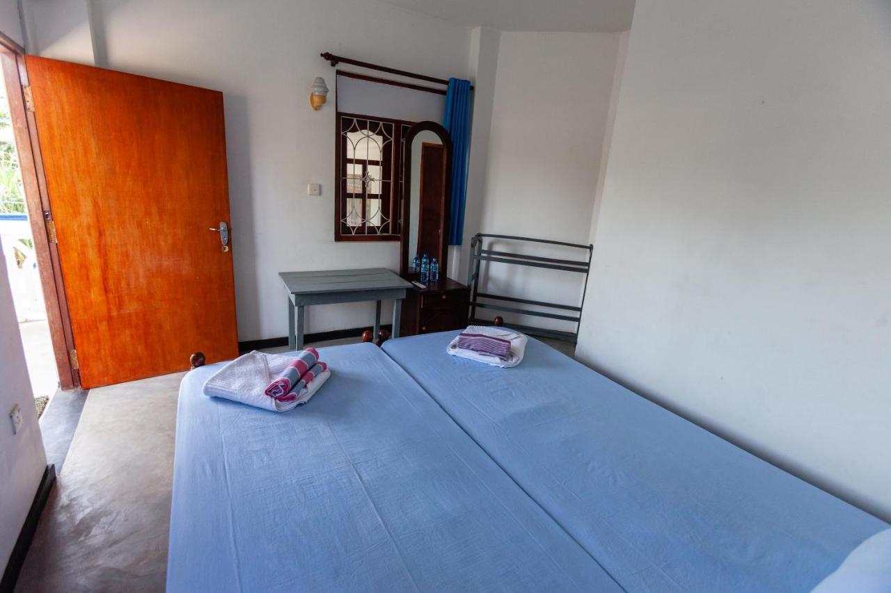 Bluewhale Beach Hotel Tangalle Bagian luar foto