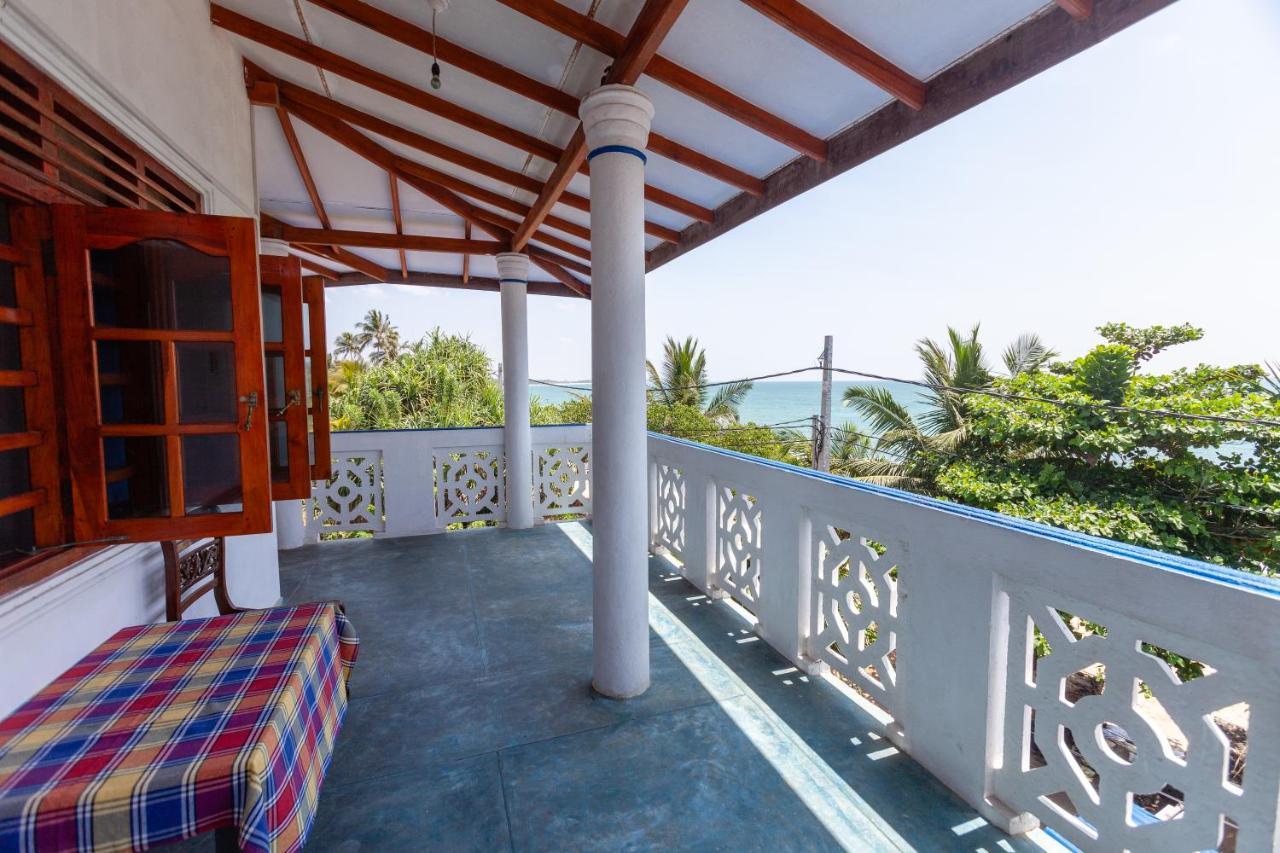 Bluewhale Beach Hotel Tangalle Bagian luar foto